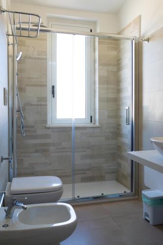 a bathroom with a shower and a toilet and a sink at Primaopoi Case & Vacanze in Cropani