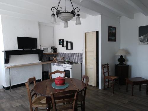 Kuchyňa alebo kuchynka v ubytovaní la petite maison d'Albert