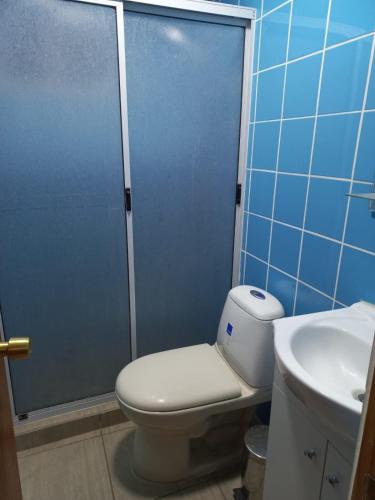 Bilik mandi di Carolin Cacao Cabins - Quillay