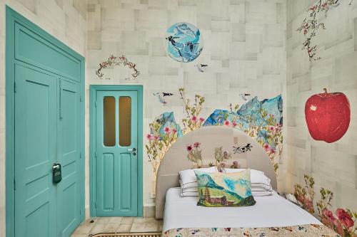 a bedroom with a bed with an apple on the wall at Beit Tamanna Guesthouse in Beirut