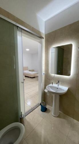 Koupelna v ubytování Hotel Skura