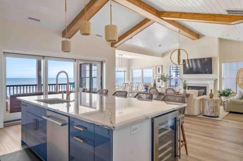Η κουζίνα ή μικρή κουζίνα στο Luxury home Beach Front