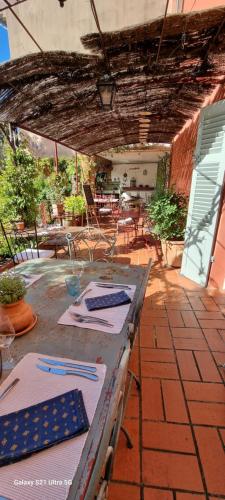 Φωτογραφία από το άλμπουμ του Le Belvédère - Chambres d'hôtes de charme et Restaurant σε Flassans-sur-Issole