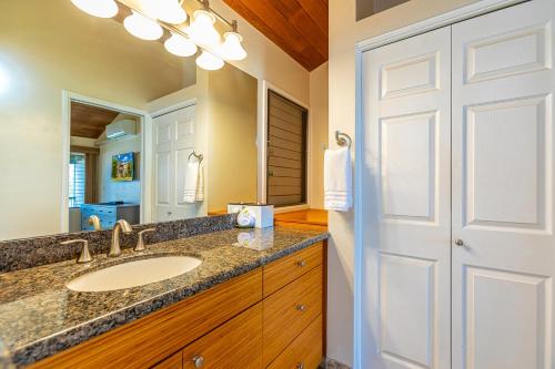 Koupelna v ubytování Wailea Ekolu 904 by Coldwell Banker Island Vacations