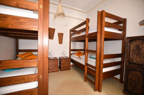 Palanda nebo palandy na pokoji v ubytování Cli Surf House Morocco