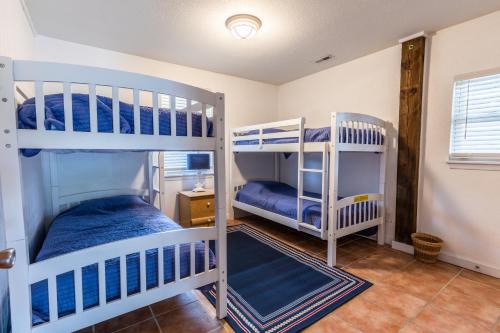 Postel nebo postele na pokoji v ubytování 3218 - Swab The Duck by Resort Realty