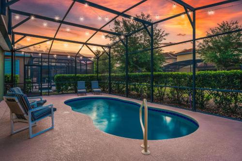 5 Beds Heated Pool at Solterra Resort photo 56