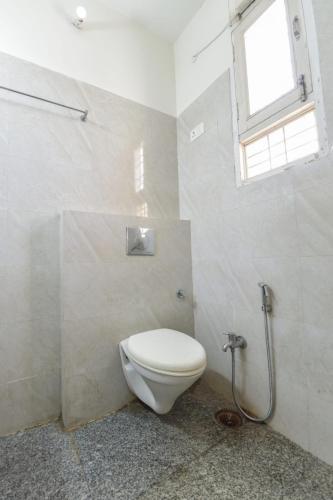 Ένα μπάνιο στο The Hotel Madhavam