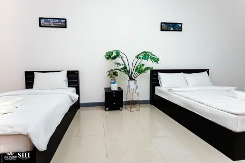 Postel nebo postele na pokoji v ubytování Savan Itecc Hotel