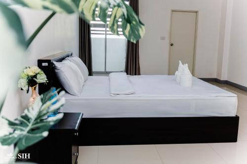 Postel nebo postele na pokoji v ubytování Savan Itecc Hotel