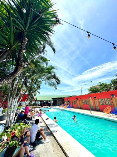 a group of people sitting in a swimming pool at Hotel Montañita in Montañita