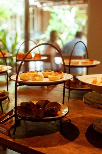 Makanan di atau berdekatan hotel