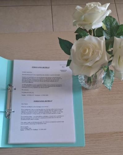 a piece of paper with a vase of white roses at Tersefanou Retreat in Tersephanou