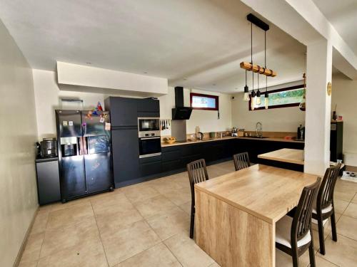 Photo de la galerie de l'établissement Grande maison avec jardin Bayonne, à Bayonne