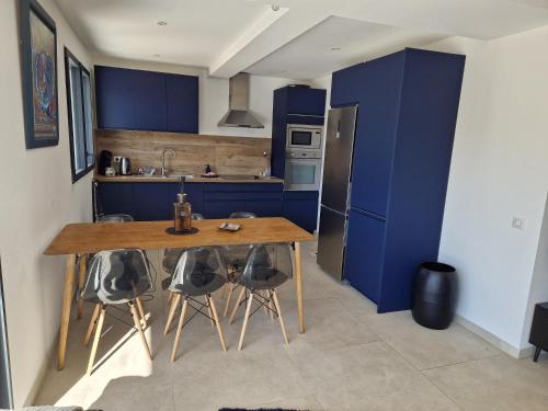 Kuchyň nebo kuchyňský kout v ubytování Appartement spacieux T3 neuf