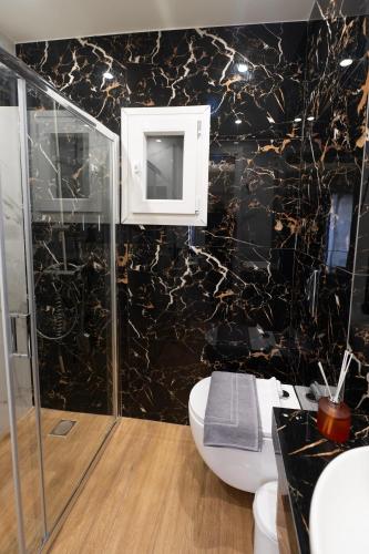 Ένα μπάνιο στο Modern Rooms Exarchia