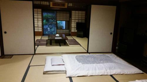 Posteľ alebo postele v izbe v ubytovaní Tobaya Ryokan
