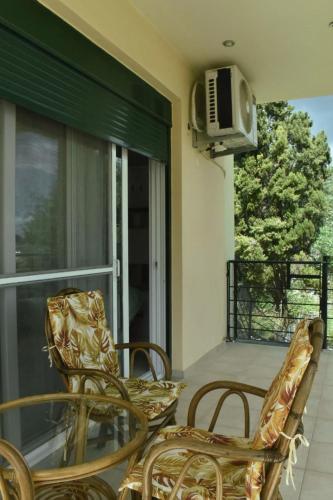 two chairs and a table on a balcony at Calma House in Kanálion