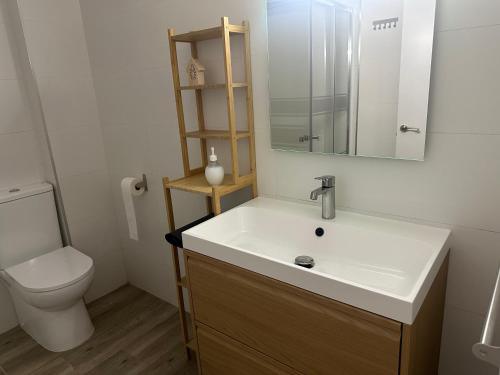 a bathroom with a sink and a toilet at Apartamento tipo loft valencia in Paiporta