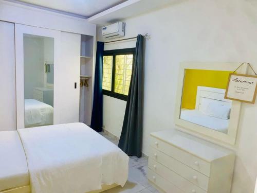 Postel nebo postele na pokoji v ubytování Tawfekh Villa with Pool, Sea View, and Balcony