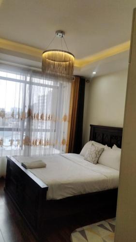 Giường trong phòng chung tại Silver harbor apartments