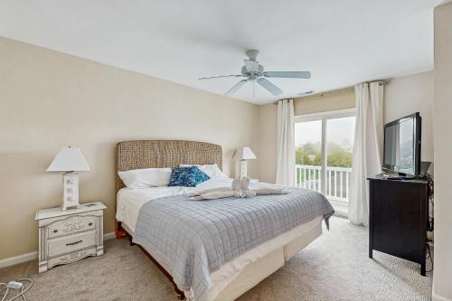 Ένα ή περισσότερα κρεβάτια σε δωμάτιο στο Bayside Resort- 11490 West Sand Cove