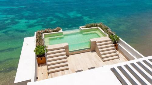 La alberca dentro o cerca de Elegance, style, exclusivity, and tranquility 2R
