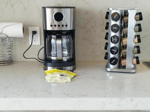 Tetera y cafetera en Elegance, style, exclusivity, and tranquility 2R