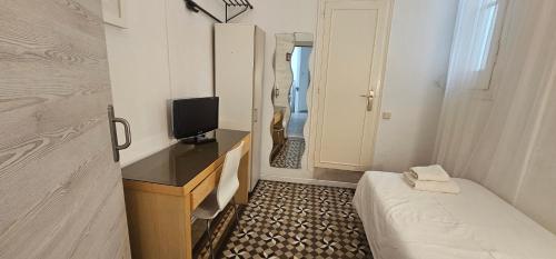 Hostal Eixample photo 46