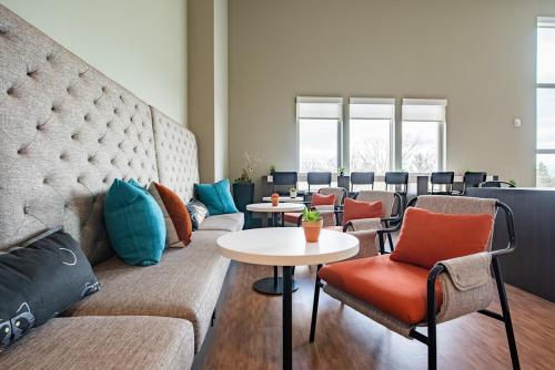 Posezení v ubytování Le Nid Trailside 1BD Close to Beach Downtown