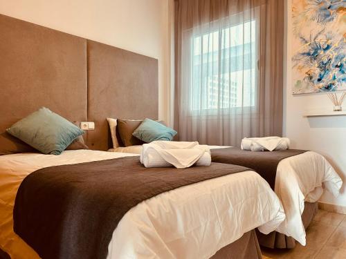 Ένα ή περισσότερα κρεβάτια σε δωμάτιο στο Palm Beach Suites Almerimar