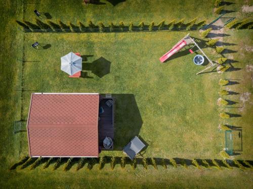 an overhead view of a house with a red roof at Atpūtas mājiņas Kolkā- Madaras un Rota in Kolka