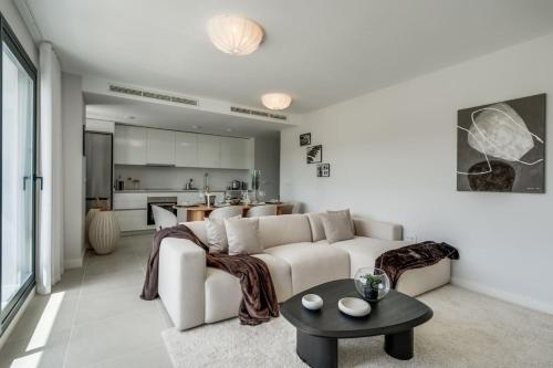 Luxury Apt. Aranya Estepona Pool and Parking photo 6