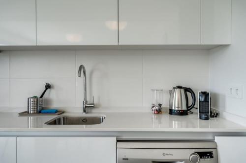 Luxury Apt. Aranya Estepona Pool and Parking photo 14