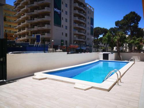 Cozy Flat with Wifi and Pool 5 min to beach