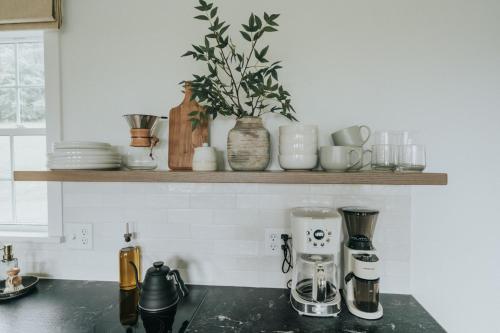 a kitchen counter with a coffee maker on a counter at Luxury Cabin at Beaver Creek with hot tub and stunning views in Strasburg