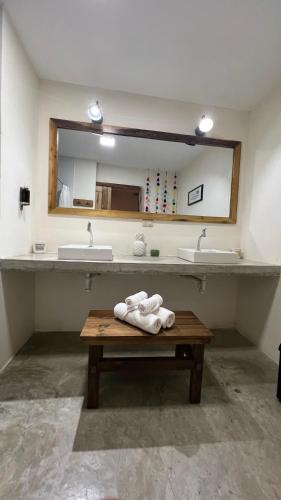 a bathroom with two sinks and a table with towels at Hotel Montañita in Montañita