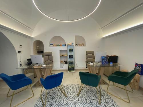 a salon with blue chairs and desks in a room at Diomede Rooms - Manfredi Homes&Villas in Manfredonia
