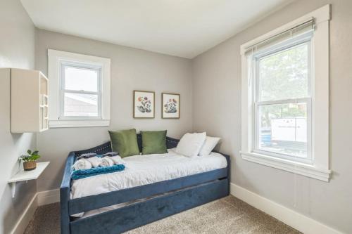 Ένα ή περισσότερα κρεβάτια σε δωμάτιο στο Enchanting 3BR with Yard, Patio
