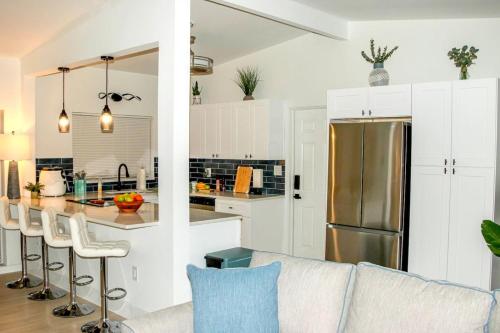 Dapur atau dapur kecil di Exquisite Luxury Villa with Pool in Prime Location