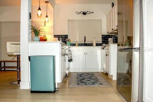 Dapur atau dapur kecil di Exquisite Luxury Villa with Pool in Prime Location