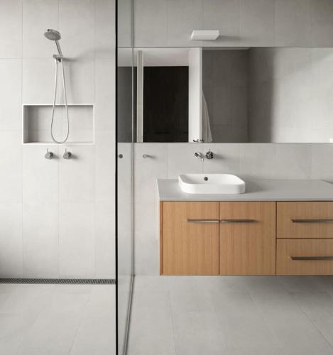 Un baño de Luxury Architectural Masterpiece with Beach Access
