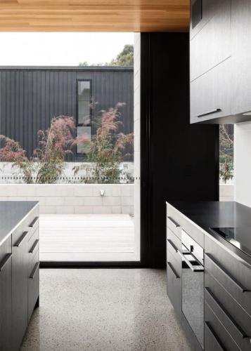 Una cocina o cocineta en Luxury Architectural Masterpiece with Beach Access