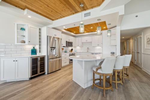 Nhà bếp/bếp nhỏ tại HP 21W Gulf Front Condo by 30A Escapes