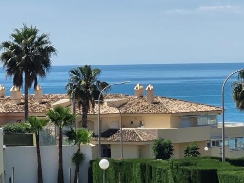 Spacious Apartment with all facilities just a few metres from the Beach