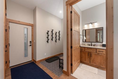 Koupelna v ubytování Elk Creek A103 private hot tub