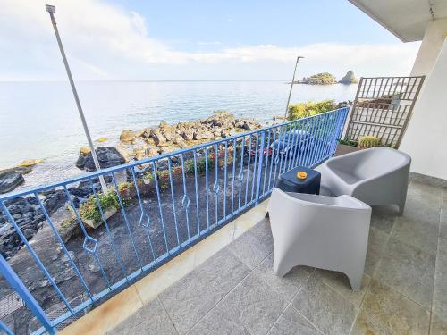Μπαλκόνι ή βεράντα στο LaLuna Apartments - Sea Panorama - 20mins from CTA airport