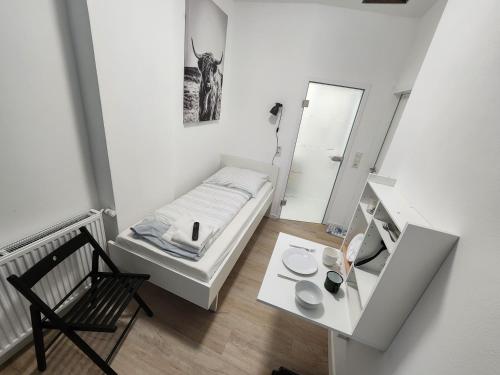 a small room with a bed and a mirror at Aparthotel B & L in Bremen