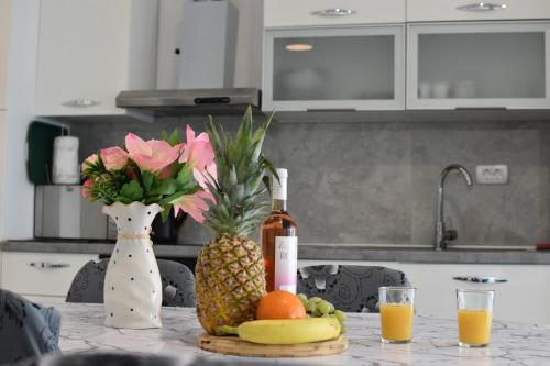 Urban Nest Lazarica - Cozy Apartment Near Beach & Center