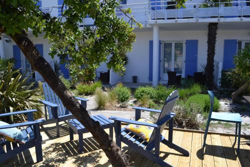 Ein Garten an der Unterkunft Atlantic Hôtel